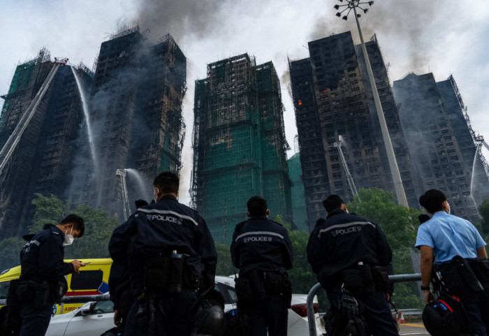 Dhjetëra të vdekur e qindra të humbur, ja çfarë ka mbetur nga zjarri në Hong Kong
