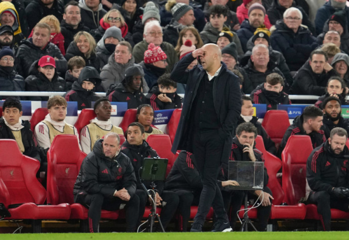 Drejtuesit s'e shkarkojnë, Slot nuk dorëzohet, Liverpool-i në krizë totale