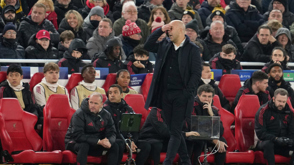 Drejtuesit s'e shkarkojnë, Slot nuk dorëzohet, Liverpool-i në krizë totale