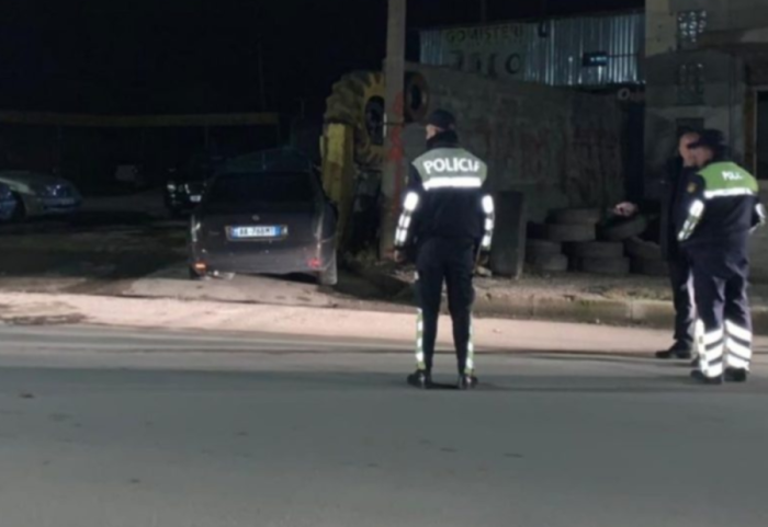 12-vjeçari i merr automjetin babait, del nga rruga dhe plagoset bashkë me shokun