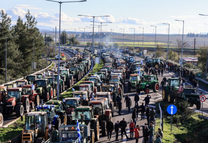 Protesta e fermerëve grekë, aksi Kakavijë-Janinë edhe sot i bllokuar