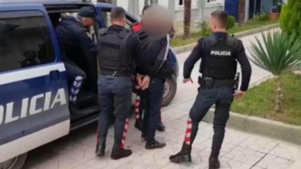 Trafikoi vepra arti, iu gjet dhe kanabis, në pranga 53-vjeçari