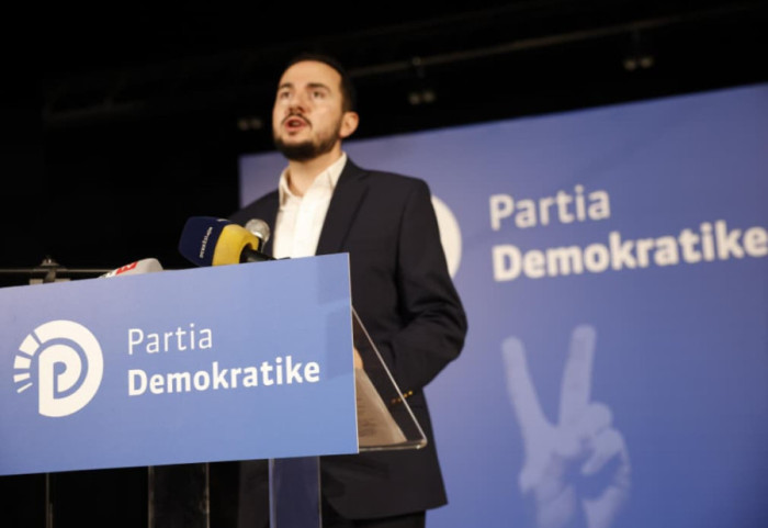 Berisha e cilësoi lëvizje “private”, Salianji nis “Foltore” nga Durrësi, krah tij edhe Alimehmeti