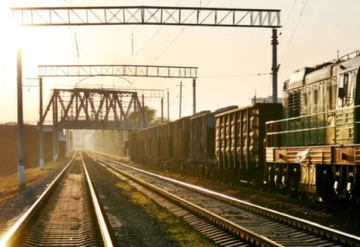 Hekurudha Durrës-Rrogozhinë “zbret” në Parlament, Malaj zbulon koston e projektit