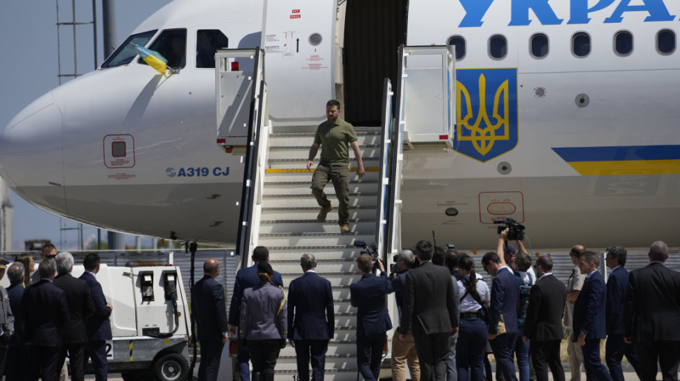 Frikë për jetën e Zelensky-t, 5 dronë të dyshimtë pranë avionit presidencial