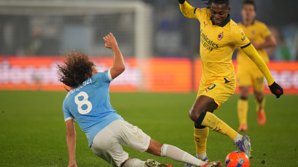 Lazio eliminon Milanin nga Kupa e Italisë, kuqezinjtë ëndërrojnë rrugëtimin e Napolit