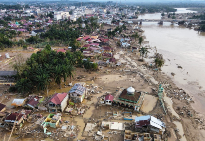 Përmbytje shkatërruese në Azi: mbi 880 viktima në Indonezi