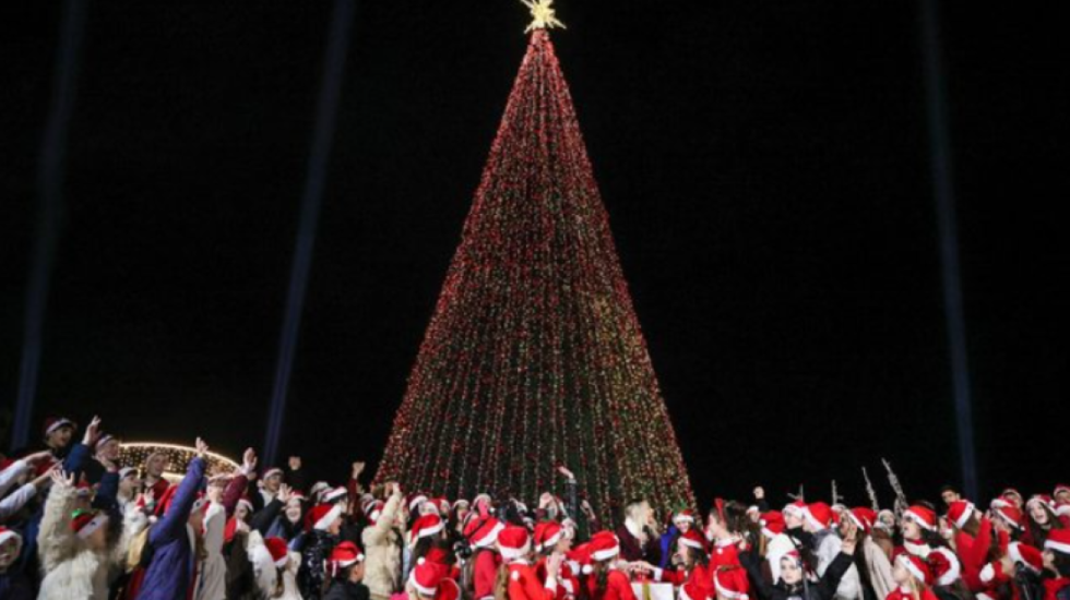 Tirana ndez dritat e festave, atmosferë magjike në zemër të kryeqytetit
