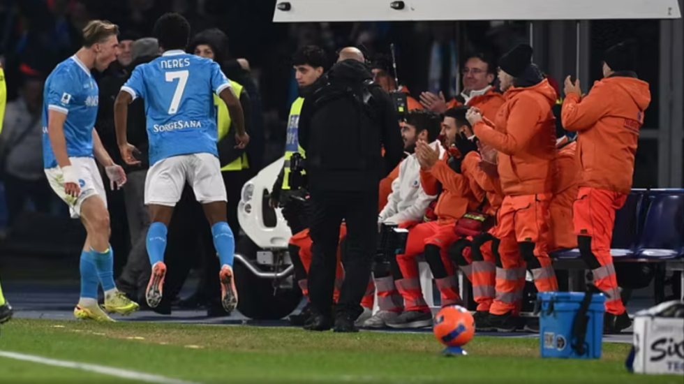 Napoli mund Juven dhe rikthehet në krye, shkëlqen Hojlund