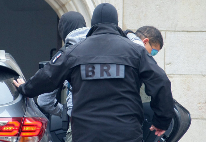 Panik në Oslo, të shtëna me armë në një qendër tregtare