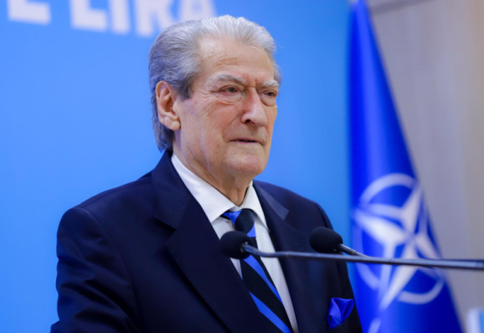 Berisha: Minimumi jetik mbi 200 euro, emigracion pa transparencë dhe akuza për afera miliarda euro