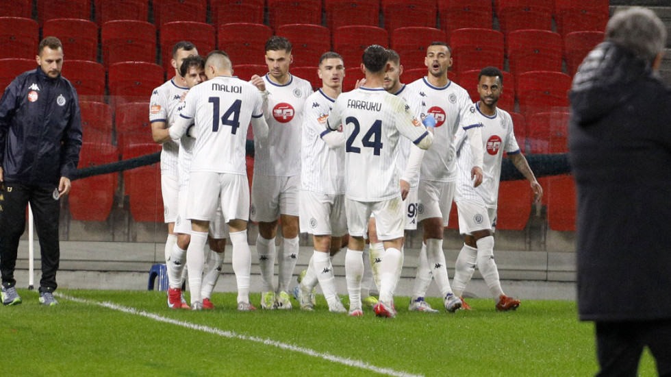 Elbasani rimerr kreun, fitore e madhe ndaj Vllaznisë/ Dinamo rikthehet e frikshme