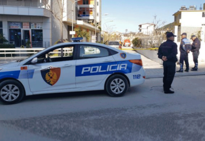 Sherri i fëmijëve përplas edhe prindërit në Patos, plagosen me thikë