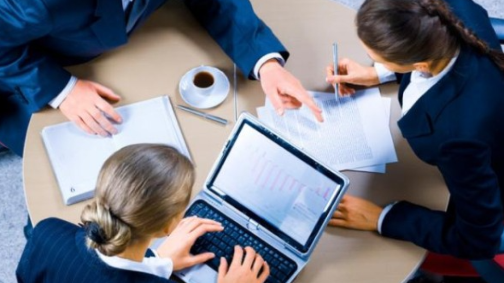 E heqin nga puna se shkonte 40 minuta më herët, gjykata i jep të drejtë punëdhësit