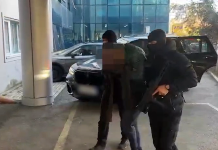 SPAK godet "Rrajat" në Nikël, arrestohet djali i ish-deputetit të PS dhe 9 të tjerë, policia gjen mbi 400 mijë euro