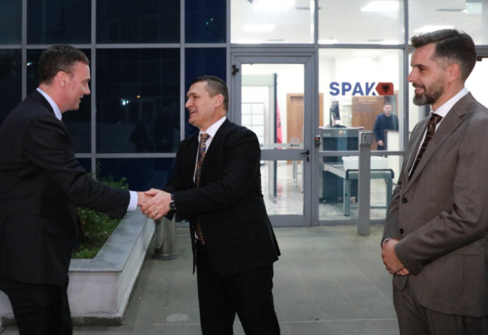 Zyrtari i lartë amerikan vizitë në SPAK: Angazhim i përbashkët përballë krimit ndërkombëtar