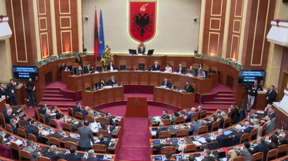 Avokati i Popullit fut Kuvendin në tension, PD kërkon të hiqet nga rendi i ditës