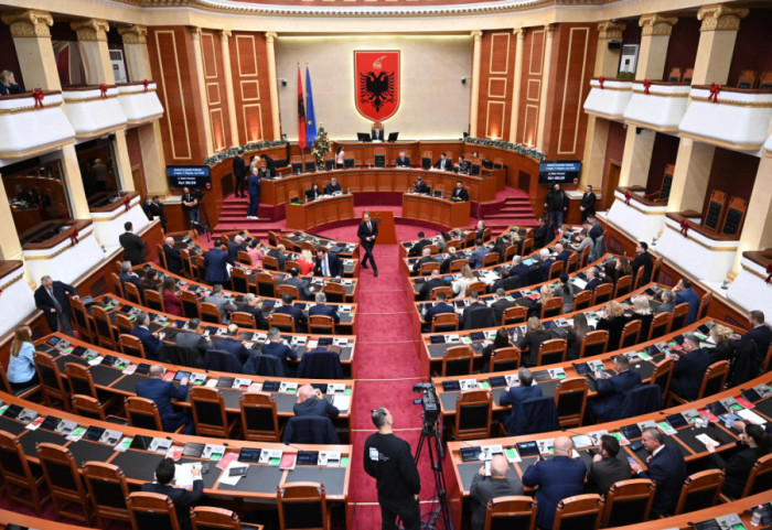 Bordi i Paqes bën bashkë PD dhe PS, sot seanca e Kuvendit