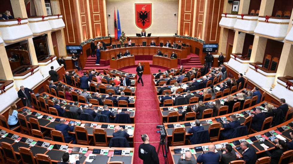 Bordi i Paqes bën bashkë PD dhe PS, sot seanca e Kuvendit