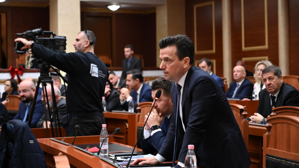 “Shko fërkohu me Lulin”, tone të larta në Kuvend mes Ballës dhe Shehajt, Peleshi: Mos më ngri zërin mua