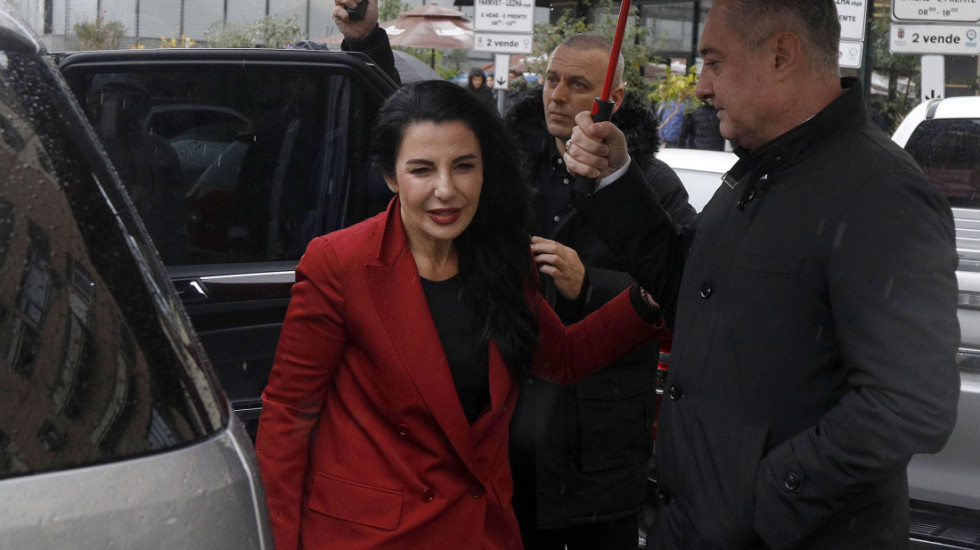 Pezullimi i zv.kryeministres, Kushtetuesja vendos sot për kërkesën e qeverisë