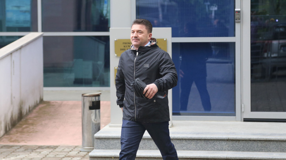 Abuzimi 33 milionë lekë me tenderat “përndjek” Elvis Roshin, ish-kryebashkiaku i Kavajës paraqitet në SPAK