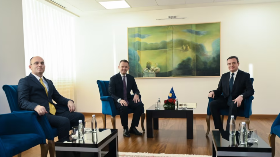 Më pak se tre javë nga zgjedhjet, Kurti bën ndryshime në qeveri