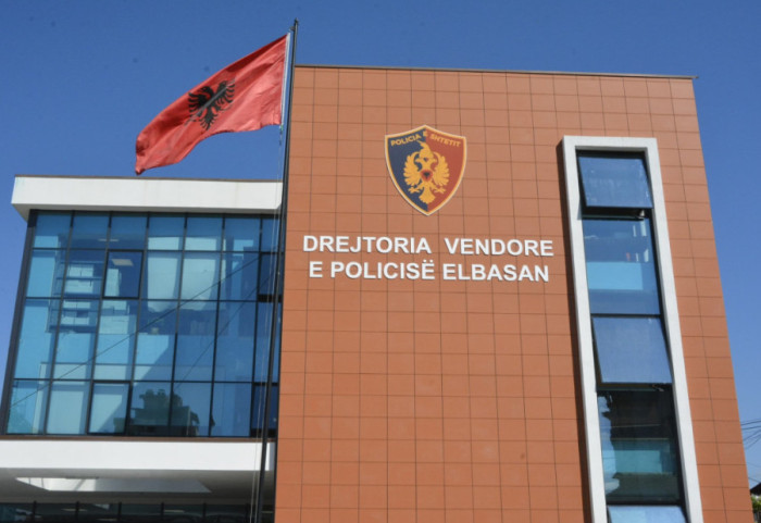 Punonte për rikonstruktimin e shkollës, rënia nga lartësia i merr jetën