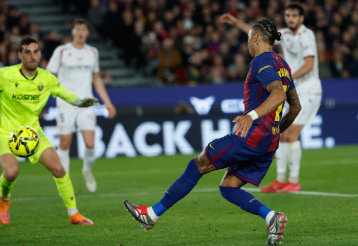 Plus 7 pikë nga Reali, Barcelona fiton me golat e Raphinha-s ndaj Osasuna-s