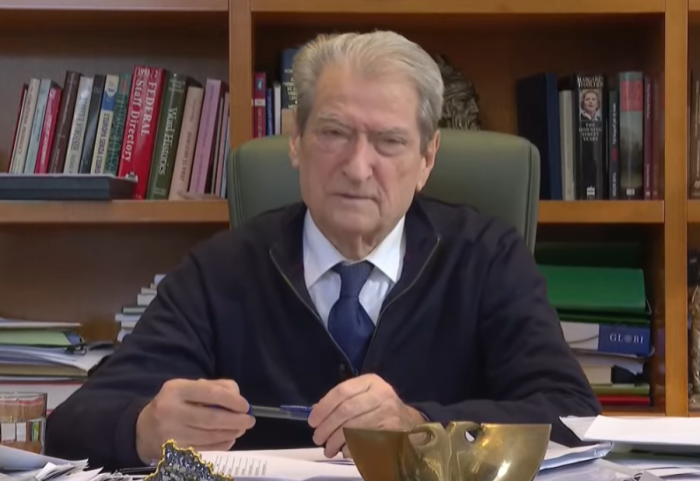 Berisha sulmon Kushtetuesen: I dha kohë Ballukut të fshehë dhe prishë provat