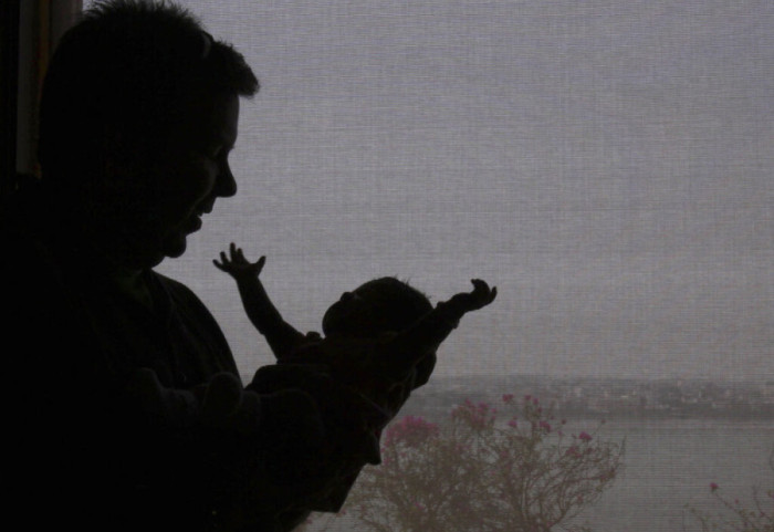 Miliarderët kinezë po krijojnë familje me mbi 100 fëmijë me nëna surrogate amerikane!