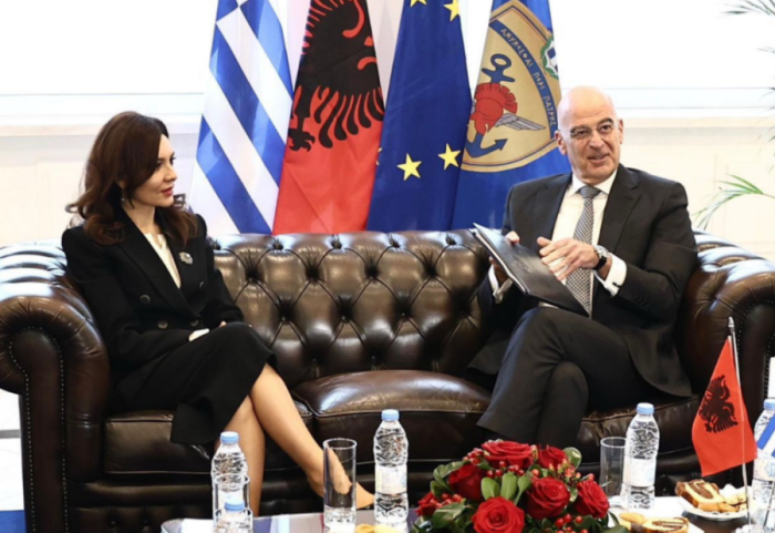 Spiropali takohet me ministrin grek të Mbrojtjes: Bashkëpunimi mes dy vendeve forcohet në siguri dhe mbrojtje