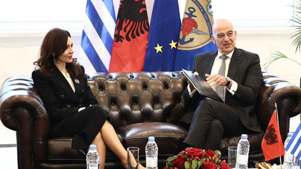 Spiropali takohet me ministrin grek të Mbrojtjes: Bashkëpunimi mes dy vendeve forcohet në siguri dhe mbrojtje