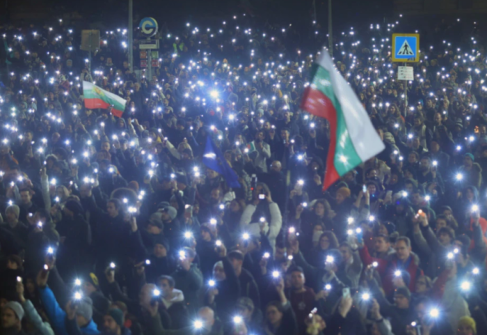 “Qeveri e korruptuar dhe arrogante”, mijëra qytetarë protestojnë në Bullgari