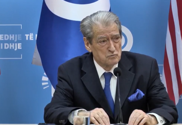 Jo vetëm protesta, Sali Berisha paralajmëron grevë urie