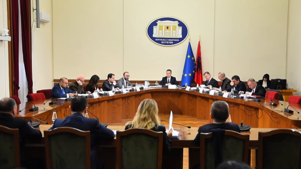 Opozita kërkon USB-në me provat për arrestimin e Ballukut, PS kundër daljes së provave