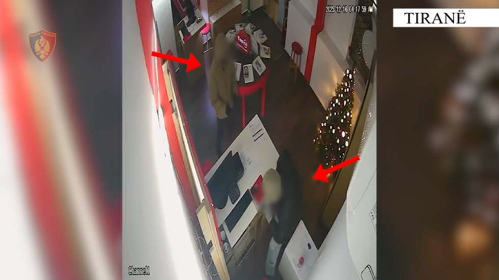 Vidhnin pajisje elektronike në dyqane, arrestohen dy “skifterët” në Tiranë