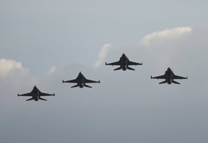 Greqia në alarm, avionët turq hyjnë e dalin disa herë gjatë ditës