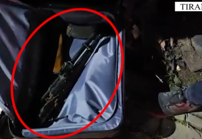 Kallashin në valixhe gati për shitje, bie në pranga 24-vjeçari në Tiranë