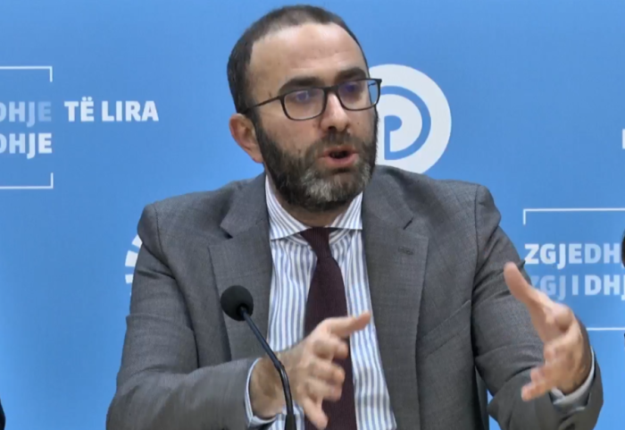 "Balluku, 1 miliardë euro për 11 tendera", Bardhi: Shtyrja e mbledhjes së Këshillit të Mandateve u urdhërua nga Rama