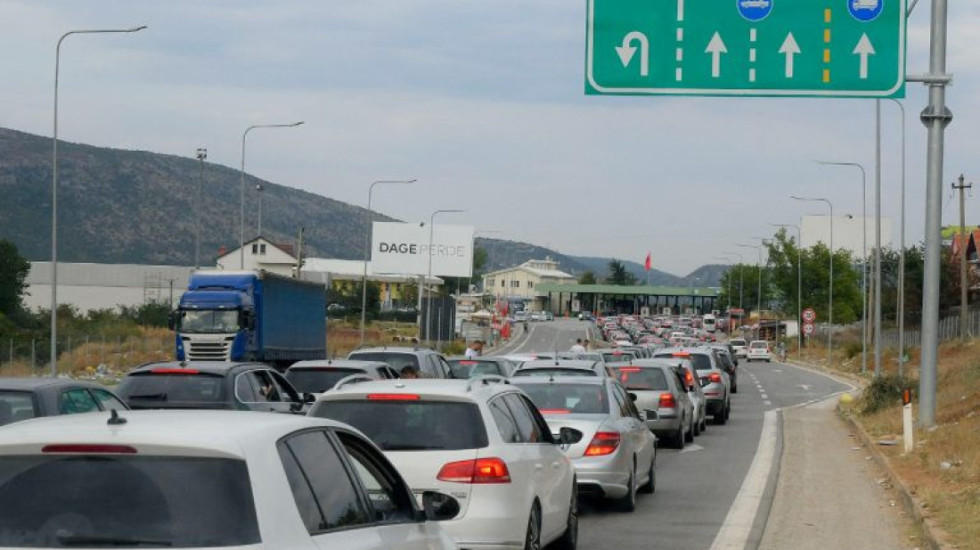 Festat e fundvitit dhe zgjedhjet e parakohëshme, fluks emigrantësh në kufirin Kosovë-Shqipëri