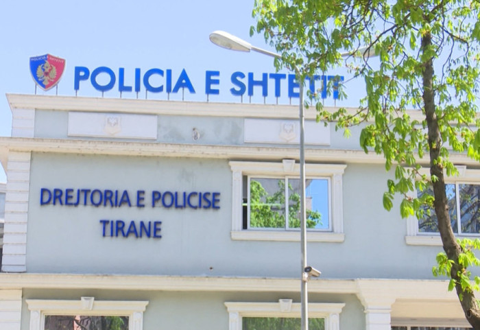 Tiranë, gjendet i pajetë 42-vjeçari që ishte larguar nga banesa