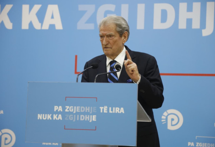 Berisha uron Kurtin për fitoren: Zgjedhjet në Kosovë, sukses frymëzues dhe për Shqipërinë