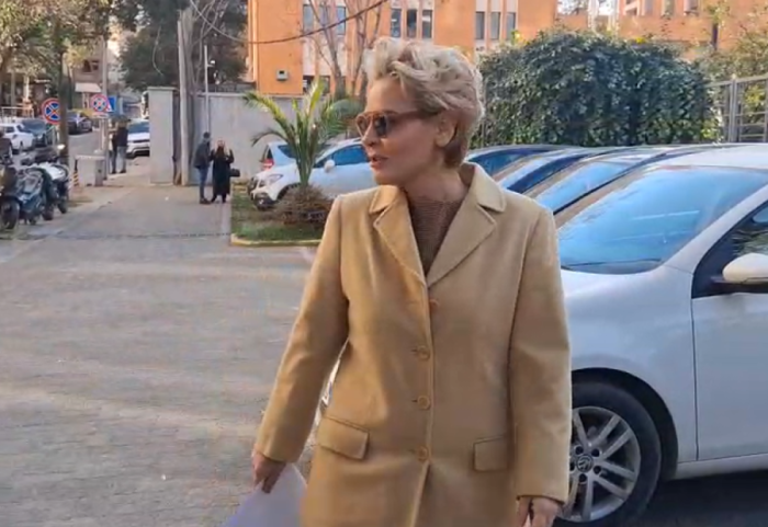 "Janë shtuar shumë këto fjetjet burrë me burrë", Kryemadhi batuta me gazetarët në hyrje të SPAK