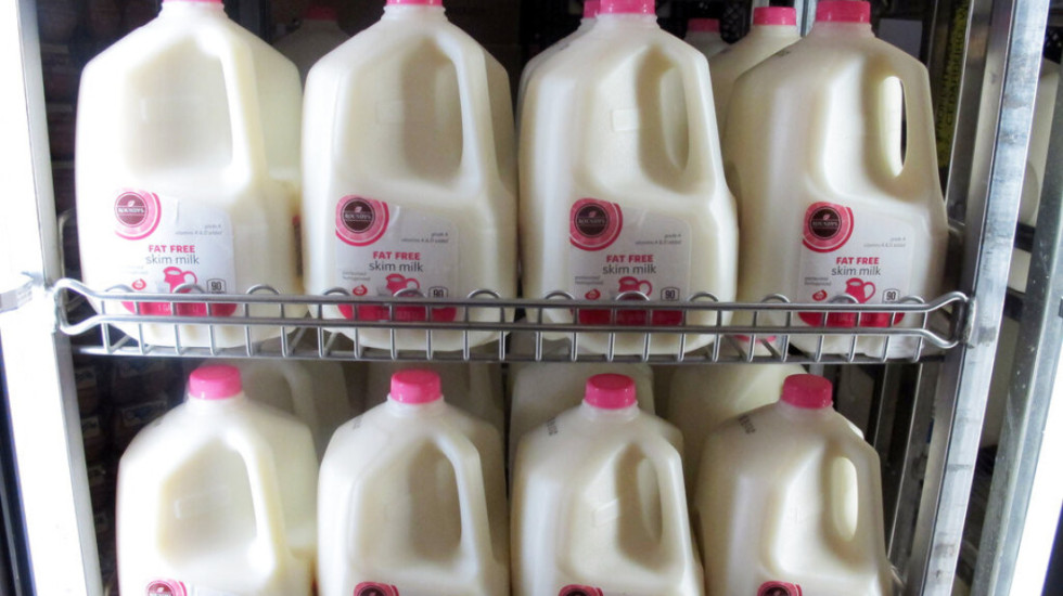 Kina i lë qumështin “në derë” BE-së, Pekini vendos tarifa deri në 42.7%