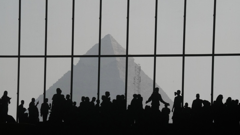 Egjipt, zbulohet një strukturë misterioze nëntokësore pranë Gizës