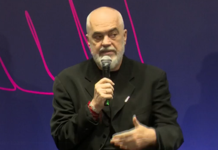 Rama “dush të ftohtë” ndërtuesve: Më keni mbrapa këmba, këmbës! Shkundini ato xhepa, paguajini punëtorët edhe 2000 euro