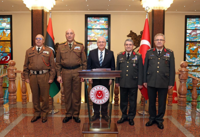 Turqi, rrëzohet pranë Ankarasë aeroplani që kishte në bord Shefin e Shtabit të Libisë
