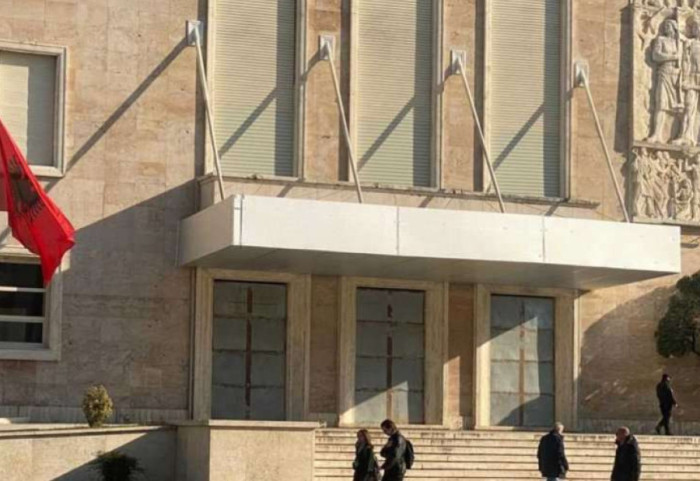 U votuan në Kuvend, betohen të premten ministrat e rinj të qeverisë