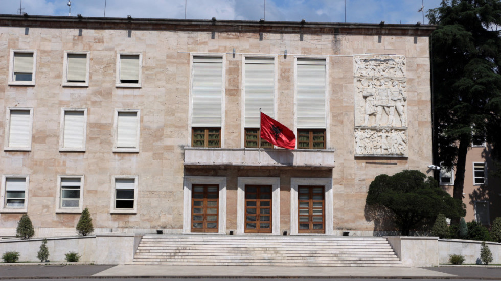 Qeveria vendos, Administrata pushim edhe më 26 dhjetor